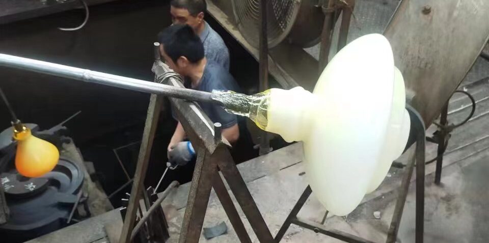 Artificial Blowing Figure 4-2 Glass Blowpipe