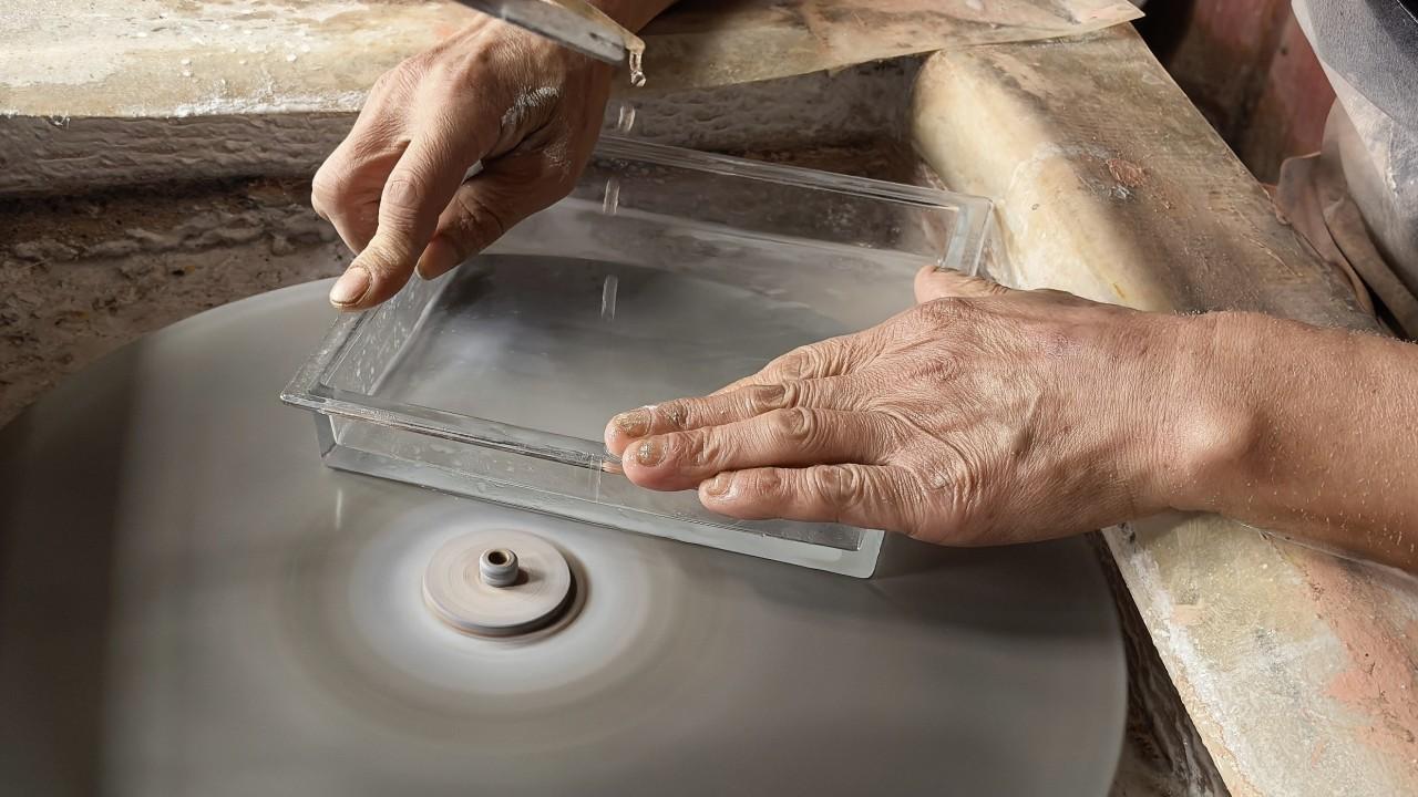 Sandblasting and frosting services