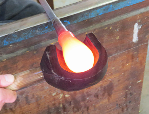 Glassblowing Block Figure 4-5 Cast iron rolling bowl rack