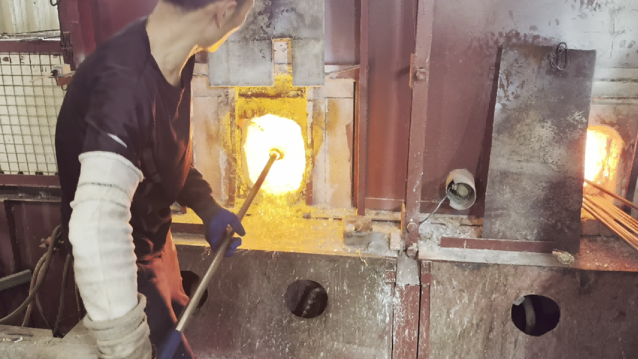 Molten Glass Blowing (12)
