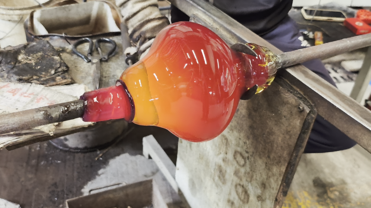 Molten Glass Blowing (13)