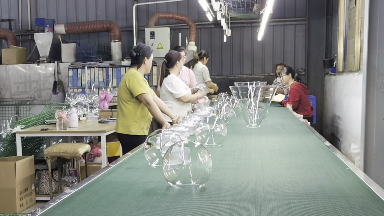 Molten Glass Blowing (18)