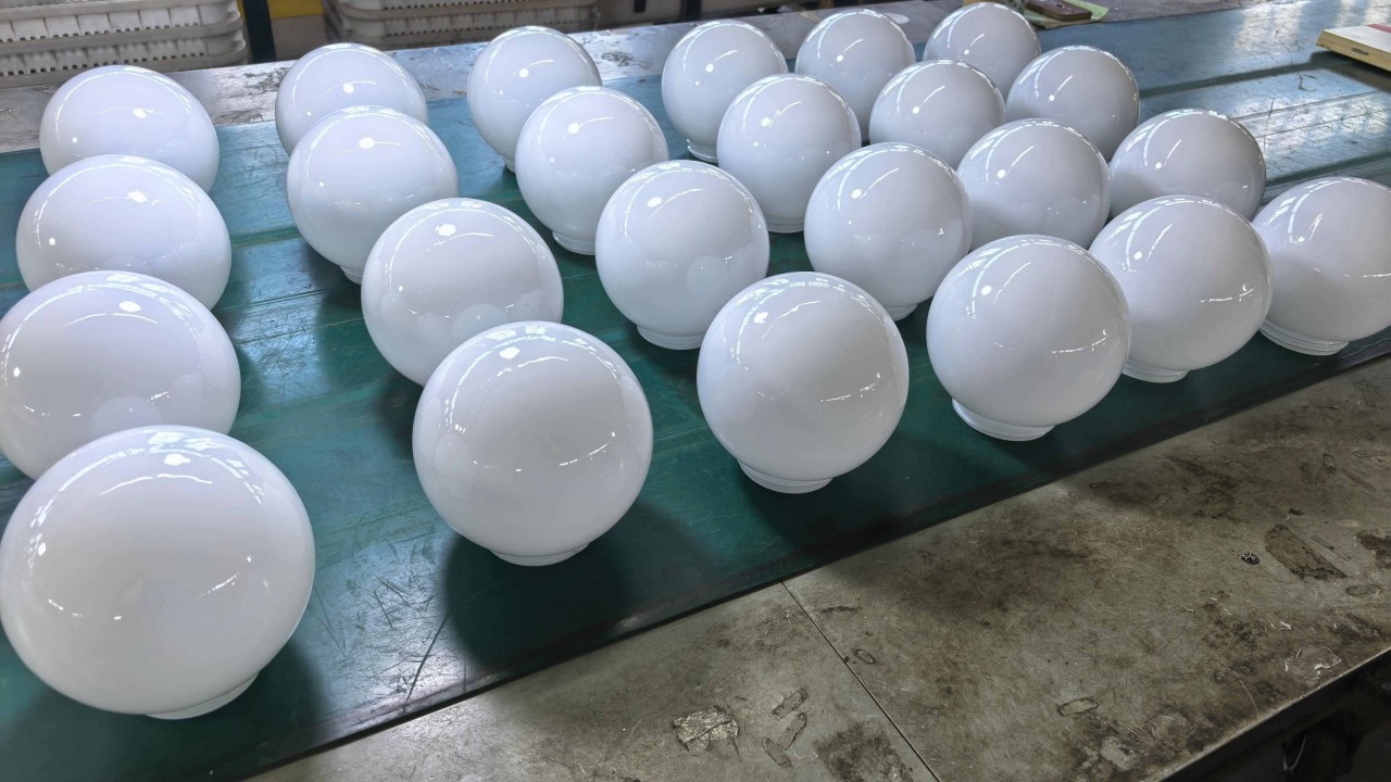 Molten Glass Blowing (2)