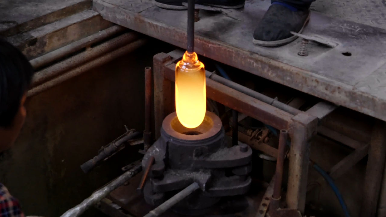 Molten Glass Blowing (4)