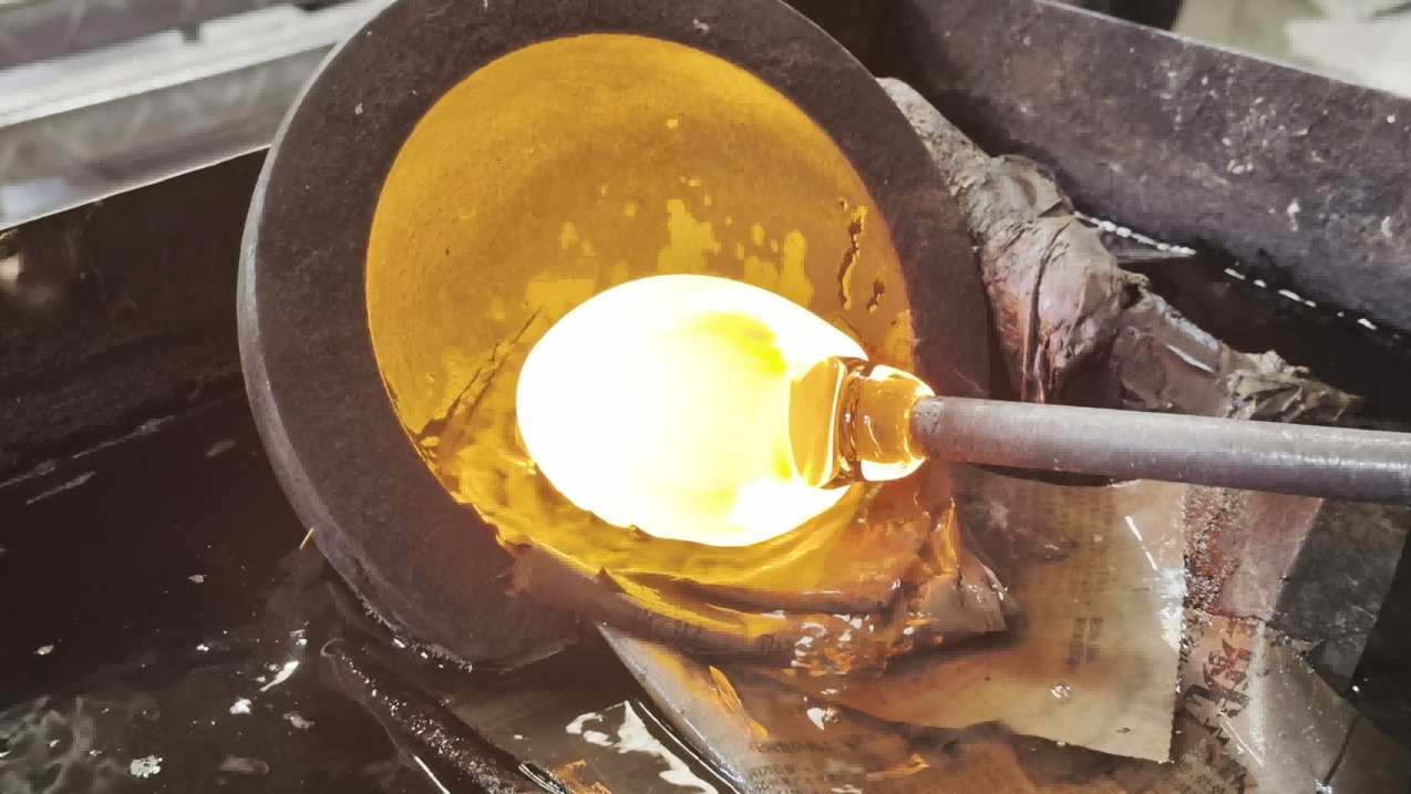 Molten Glass Blowing (6)