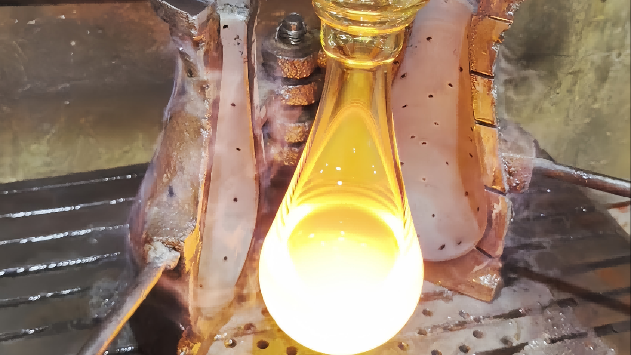 Molten Glass Blowing (7)