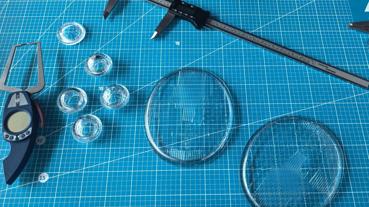 Molten Glass Pressing (7)
