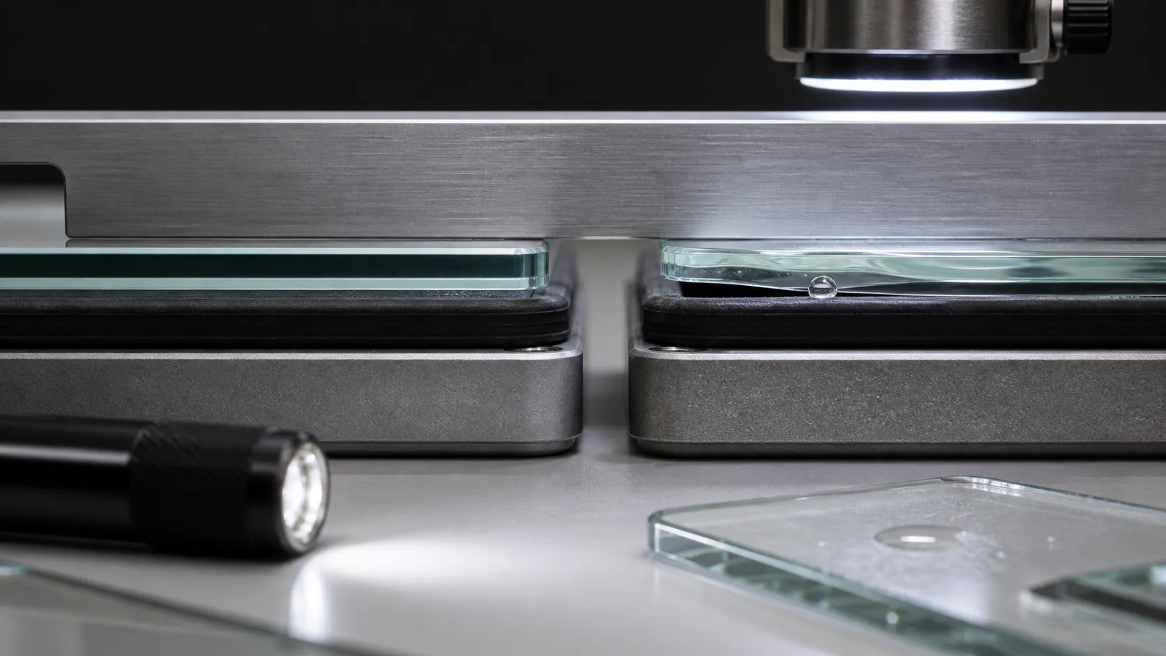 How does glass edge flatness affect fixture sealing?