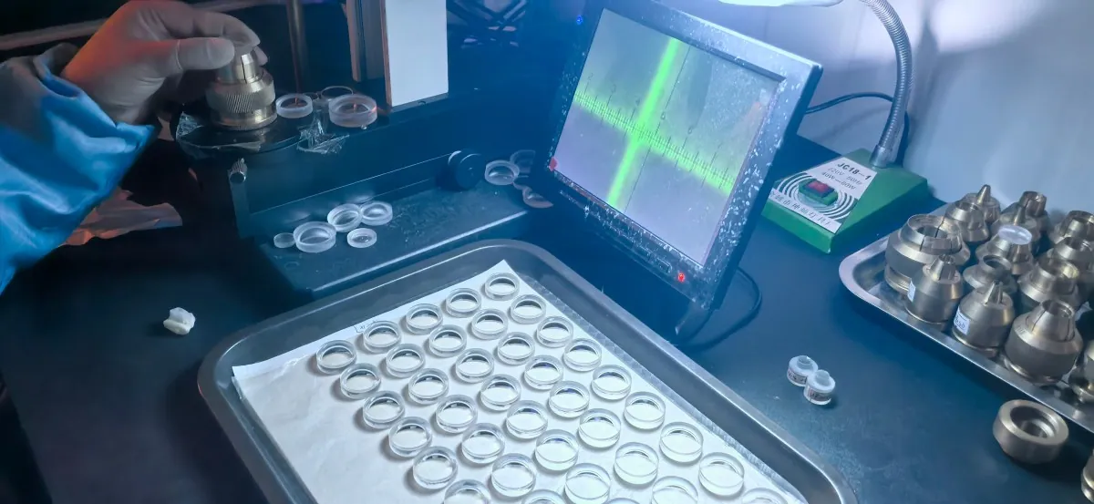 BO-Glass visual inspection workstation for small optical glass components