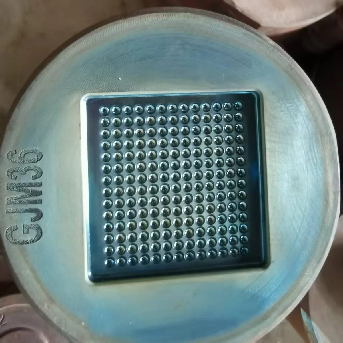 Square field of small repeated features within a circular glass forming tool