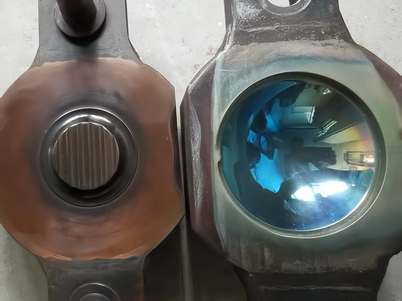Ribbed circular insert beside a reflective curved mould cavity