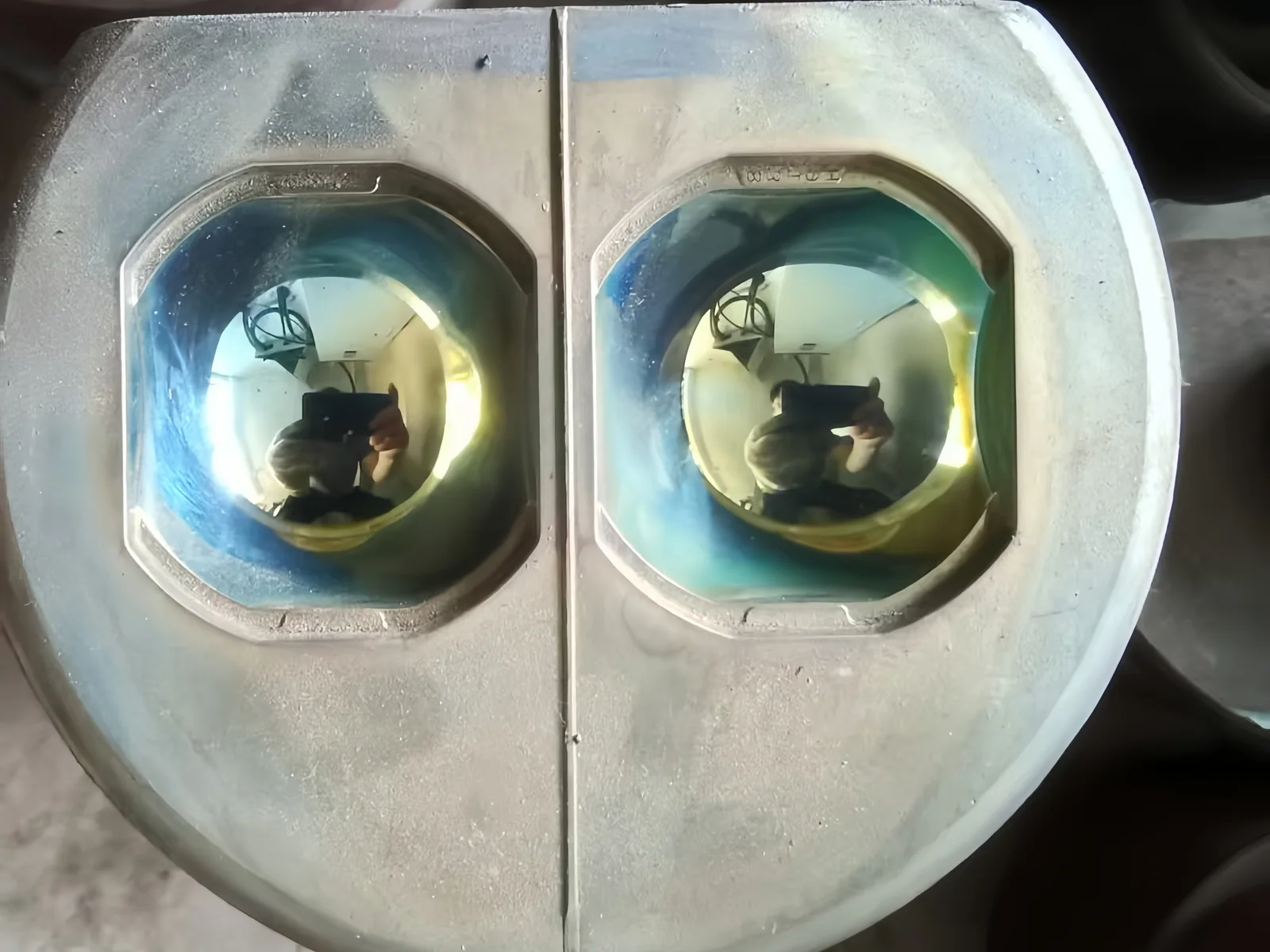 Paired curved mould cavities with surrounding flat locating faces